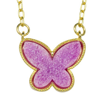 Kids Put On The Color Necklaces