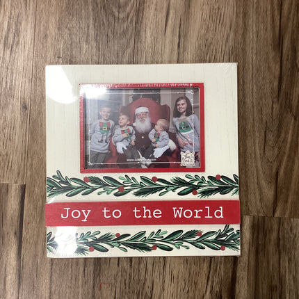 Glory Haus Joy to the World Garland Frame